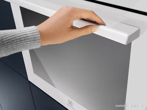 Электрический духовой шкаф Electrolux SteamBake 600 EOD6F77WV фото 4